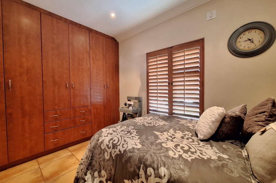 5 Bedroom Property for Sale in Golden Mile Western Cape